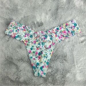 Victoria’s Secret Lace Floral Lace Thong Panty Sz M
